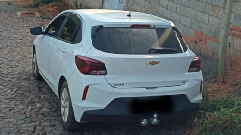 Polícia Militar recupera carro roubado em Rodeiro