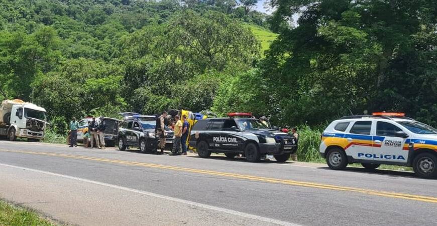Mais de vinte pessoas são detidas por saque de carga após acidente na BR-116 em Leopoldina