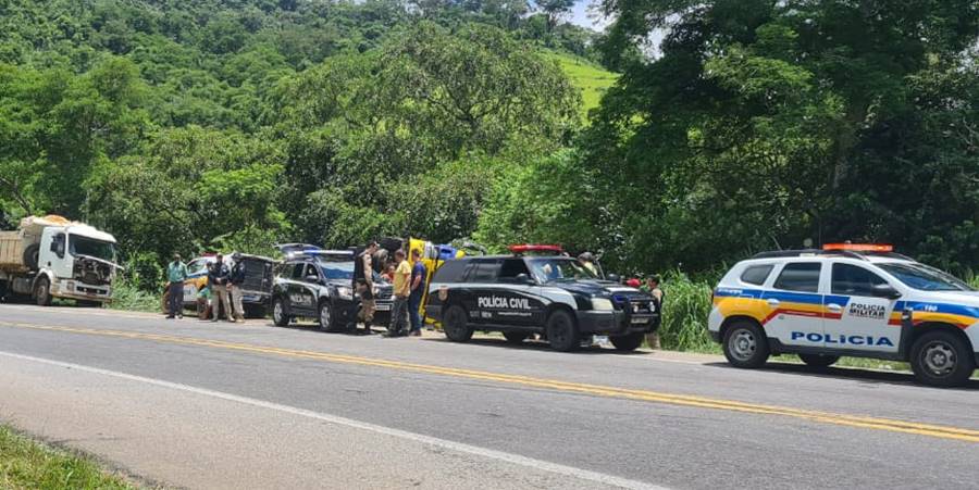Mais de vinte pessoas são detidas por saque de carga após acidente na BR-116 em Leopoldina
