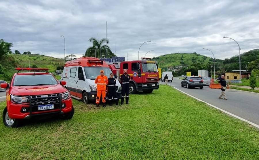 Corpo de Bombeiros, PRF e SAMU desenvolvem Blitz Educativa na BR-116 em Leopoldina