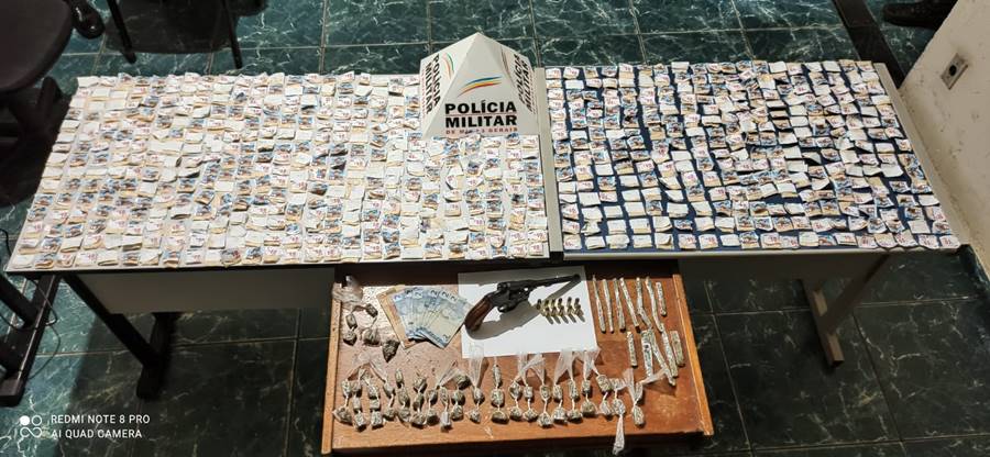 Polícia Militar prende grupo envolvido com tráfico de drogas em Além Paraíba