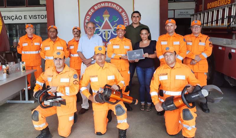 Corpo de Bombeiros de Leopoldina recebe equipamentos para desencarcerar vítimas de acidentes na região