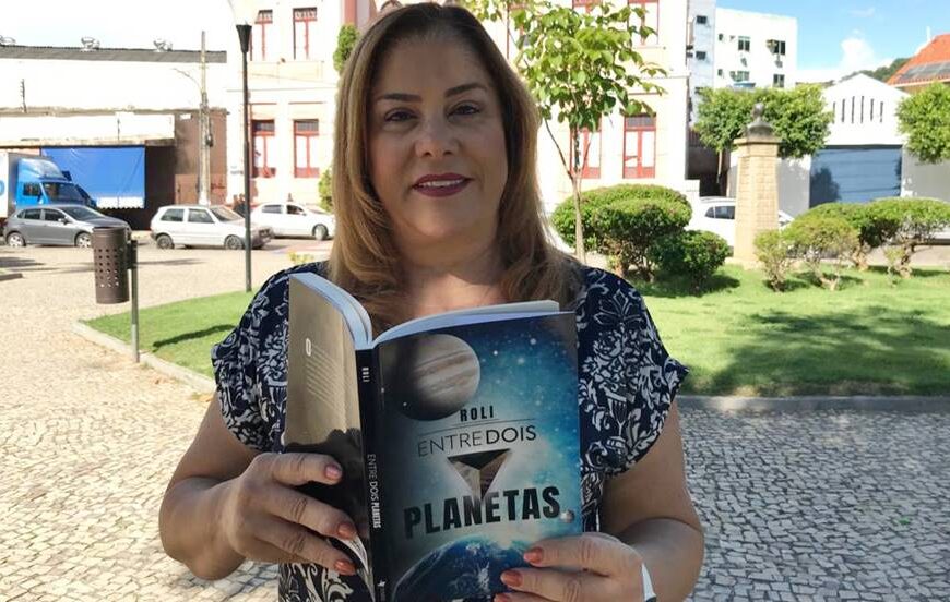 Leopoldinense Rosane de Oliveira Lacerda estreia na literatura com obra de ficção científica