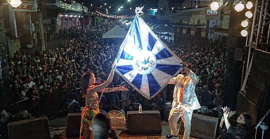 Primeira noite do ‘Lelê Folia’ reúne milhares de pessoas na Avenida Getúlio Vargas em Leopoldina