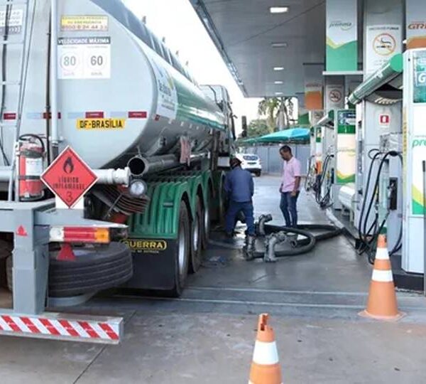 Preço da gasolina fica 4,66% mais barato para distribuidoras