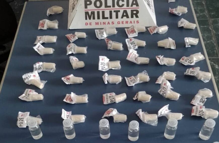 PM apreende drogas em casa abandonada utilizada para tráfico de drogas em Além Paraíba