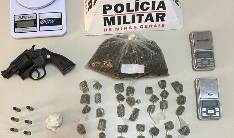 Revólver e drogas são apreendidos pela PM no Bandeirantes em Leopoldina