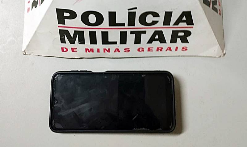 Ladrões armados com faca roubam celular e acabam presos minutos depois pela PM em Cataguases
