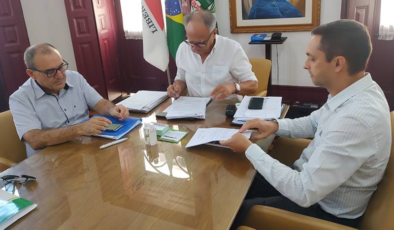 Prefeitura de Leopoldina anuncia reajuste de 10% no salário dos servidores públicos municipais