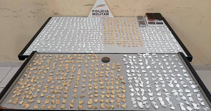 Casal é preso transportando 976 pinos de cocaína em viagem de aplicativo em Muriaé