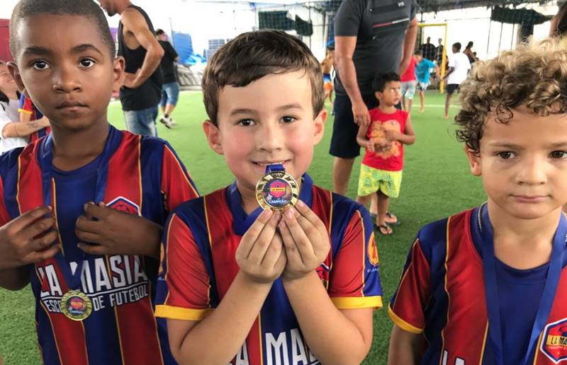 Torneio na Escolinha de Futebol La Masia em Leopoldina homenageia 30 anos de fundação do Jornal O Vigilante