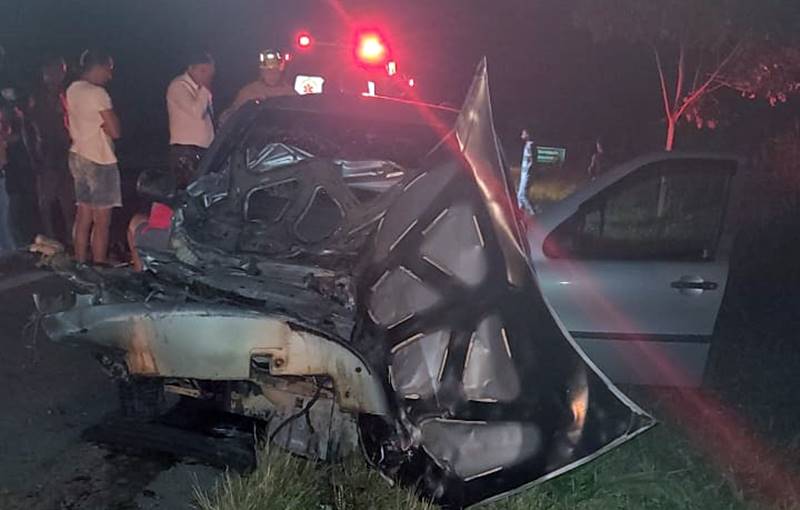 Colisão entre carro e carreta deixa cinco feridos na BR-116 entre Leopoldina e Além Paraíba