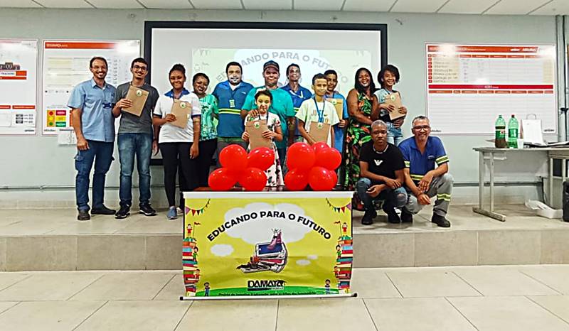 Damata Bebidas em Leopoldina incentiva educação premiando filhos de funcionários