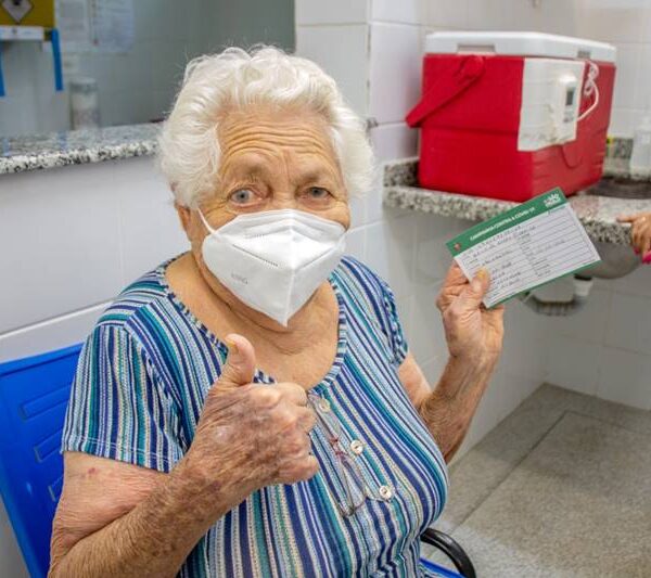 Covid-19: Vacinação bivalente de idosos com 80 anos ou mais começa nesta quinta em Leopoldina
