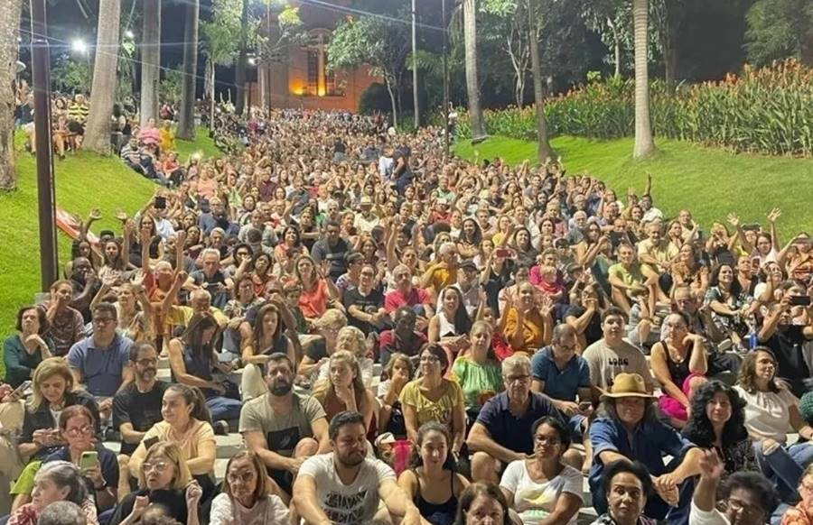 Grande público prestigia apresentação da Orquestra Paulistana de Viola Caipira em Leopoldina