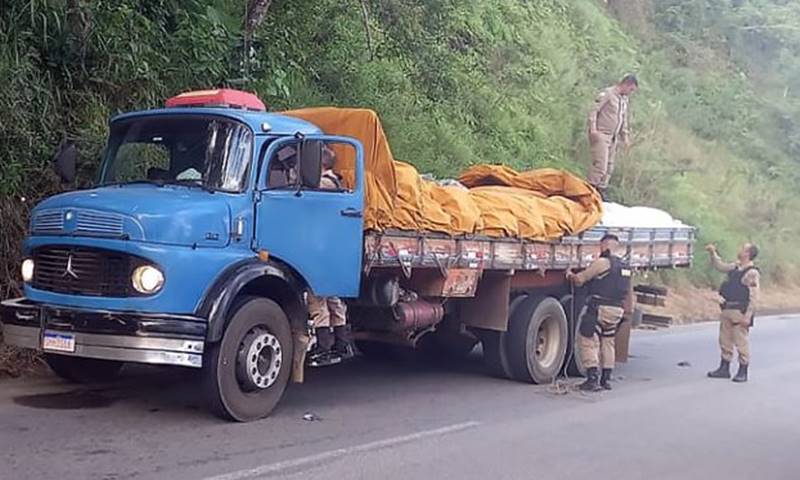 Polícia Militar Rodoviária recupera caminhão roubado em Rio Pomba
