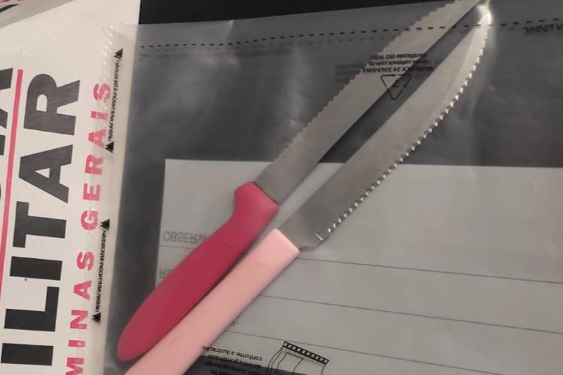 Mulher é presa pela PM por matar marido com golpe de faca de cozinha em Além Paraíba