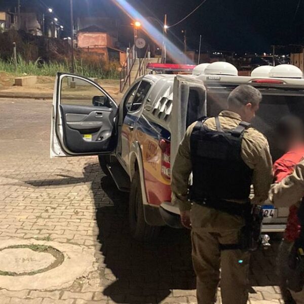 Suspeitos de tráfico são presos com drogas próximo à passarela do Bela Vista em Leopoldina