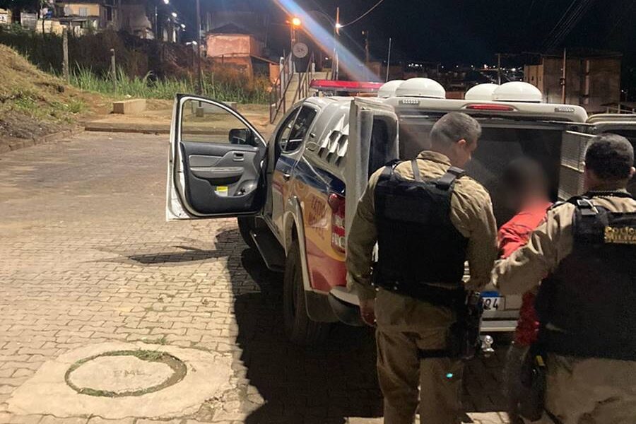 Suspeitos de tráfico são presos com drogas próximo à passarela do Bela Vista em Leopoldina