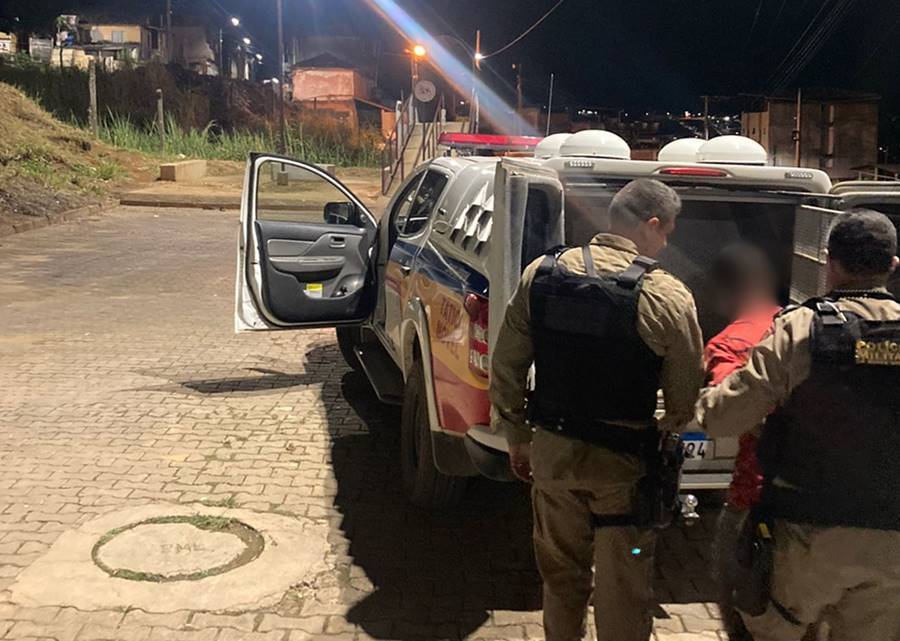 Suspeitos de tráfico são presos com drogas próximo à passarela do Bela Vista em Leopoldina