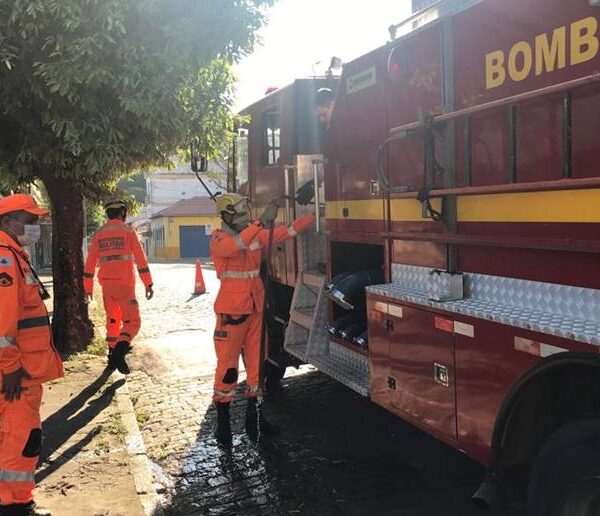 Operação Alerta Verde: Corpo de Bombeiros realiza ação para reduzir incêndios em lotes vagos em Leopoldina