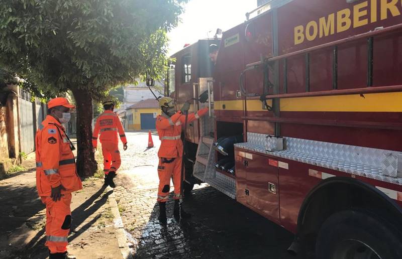 Operação Alerta Verde: Corpo de Bombeiros realiza ação para reduzir incêndios em lotes vagos em Leopoldina