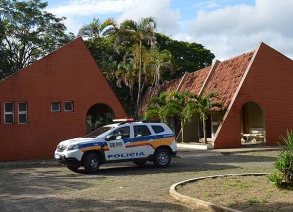 Autor de vários furtos em Leopoldina é preso após denúncia de tráfico próximo à Capela Mortuária