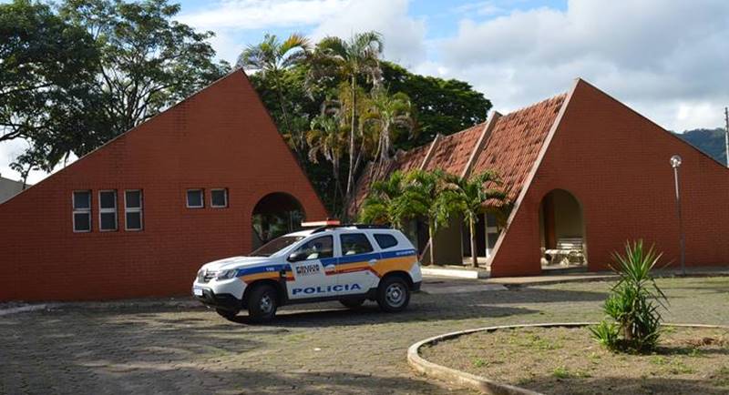 Autor de vários furtos em Leopoldina é preso após denúncia de tráfico próximo à Capela Mortuária