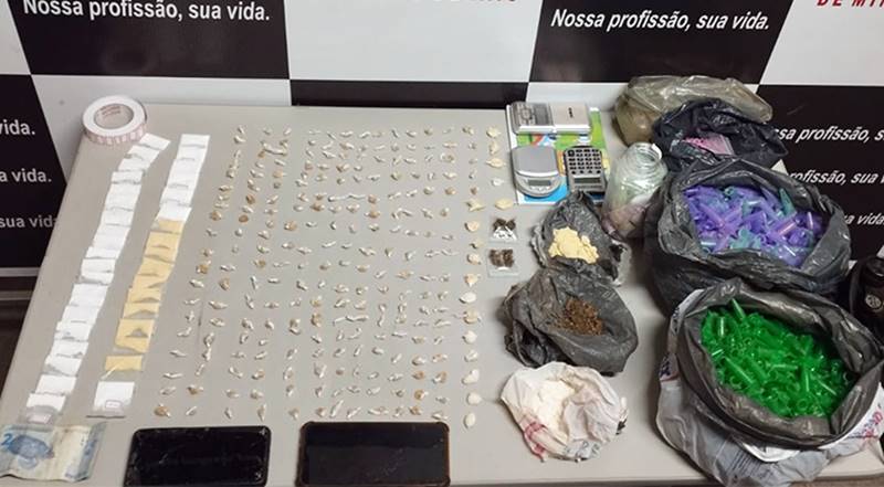 Polícia Militar prende homem e apreende 223 pedras de crack em Cataguases