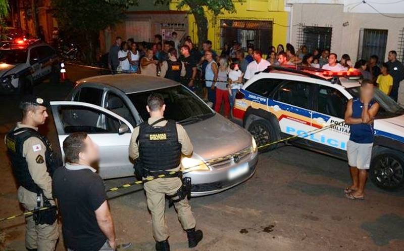 Homem é morto a tiros dentro de carro em Muriaé