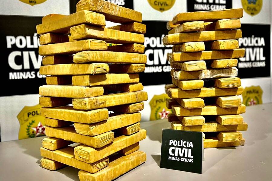 Integrante de facção criminosa do RJ e comparsa são presos com 60 kg de maconha em Ubá