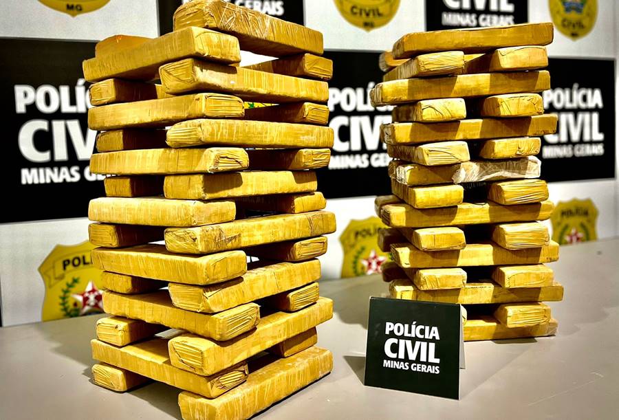 Integrante de facção criminosa do RJ e comparsa são presos com 60 kg de maconha em Ubá