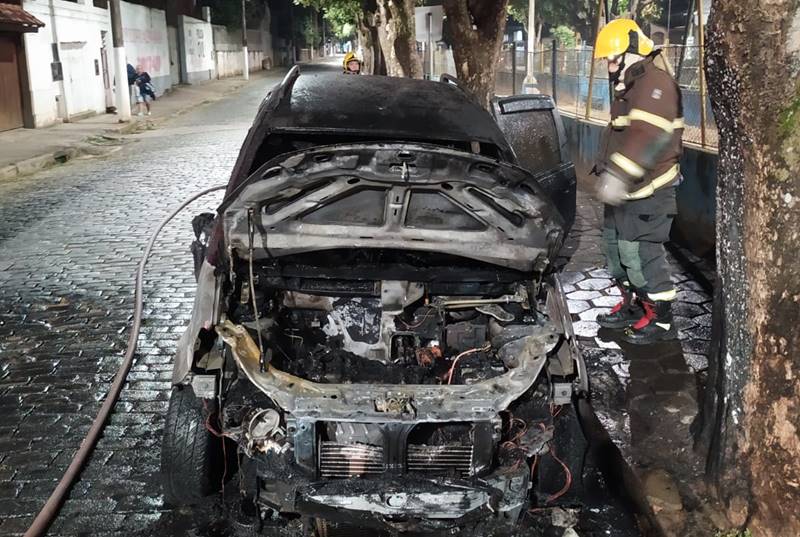 Suspeito de atear fogo em veículos em Além Paraíba é preso pela Polícia Militar