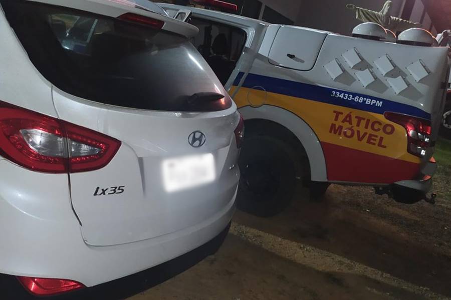 Polícia Militar de Leopoldina age rápido e recupera carro furtado em Caratinga