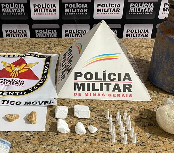 PM de Leopoldina prende suspeito e apreende drogas que estavam enterradas em pasto