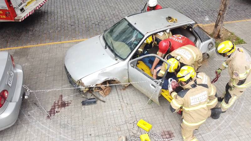 Simulado dos Bombeiros em Cataguases alerta para prevenção de acidentes