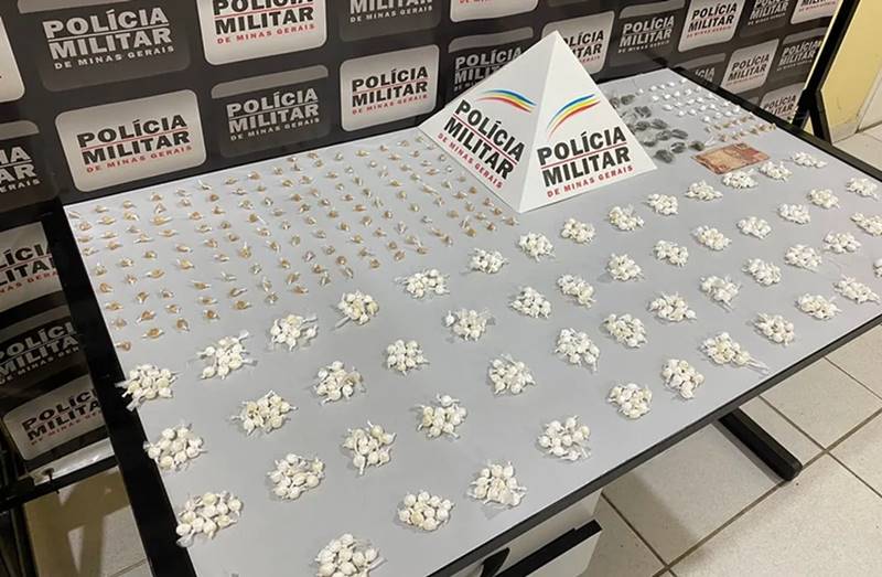 Jovens são presos com mais de 700 porções de drogas em Muriaé