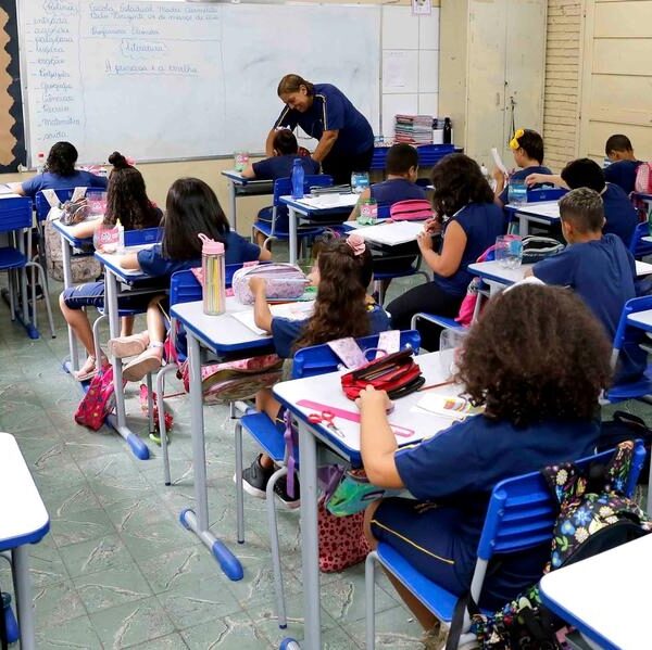Concurso público abre mais de 19 mil vagas para rede estadual de ensino de Minas Gerais