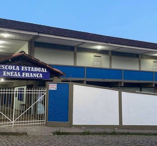 Comunidade escolar da E.E. Enéas França em Leopoldina divulga manifesto para que turmas não sejam fechadas