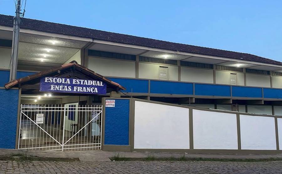 Comunidade escolar da E.E. Enéas França em Leopoldina divulga manifesto para que turmas não sejam fechadas