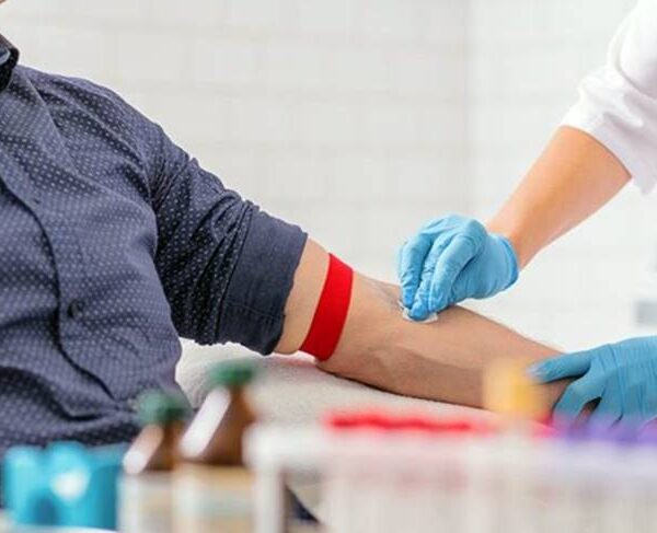 Anvisa autoriza realização de exame de análise clínica em farmácias