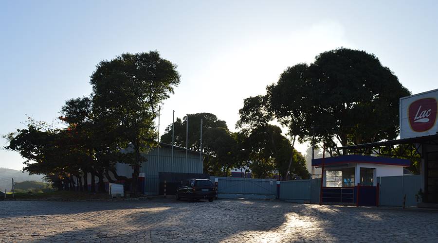 Moradores das imediações da Leolac reclamam de forte odor e empresa presta esclarecimentos à população