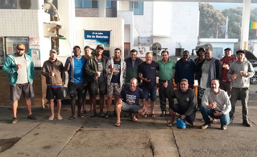 Caminhoneiros são homenageados em Leopoldina com café da manhã especial no Dia de São Cristóvão