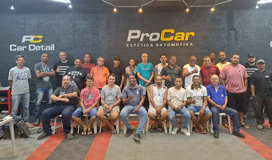 Profissionais do setor automotivo participam de curso promovido pela Casa das Tintas em Leopoldina