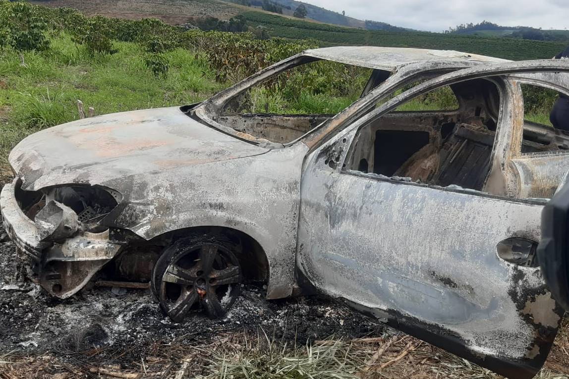 Mulher é suspeita de matar e queimar corpo do amante com ajuda do irmão em Fervedouro