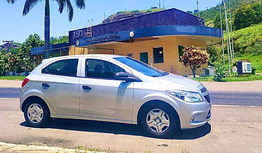 Veículo furtado de locadora é recuperado durante fiscalização da PRF em Leopoldina