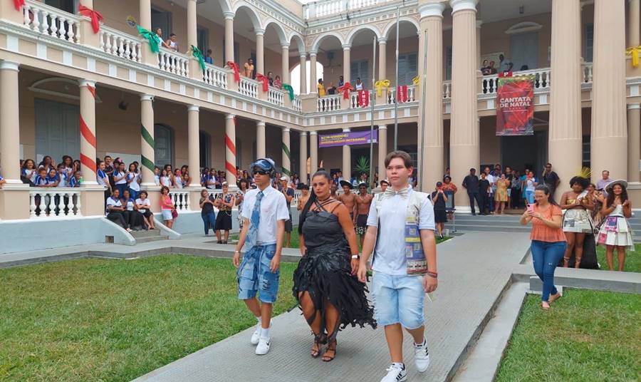 Desfile de moda ecológico é realizado por alunos e professores da E. E. Professor Botelho Reis em Leopoldina