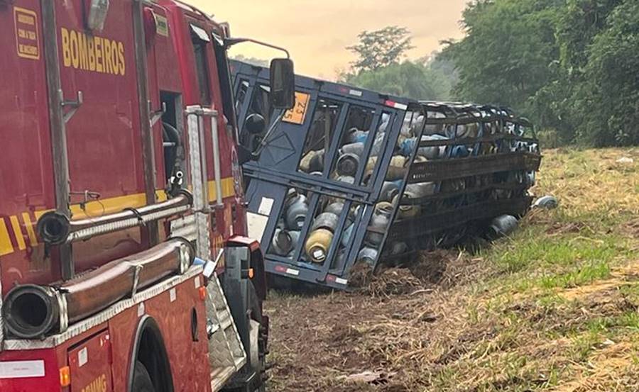 Morre caminhoneiro que sofreu acidente na BR-120 entre Leopoldina e Cataguases