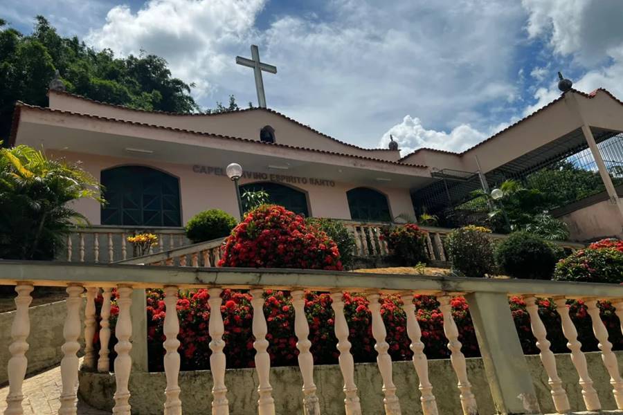 Ladrão arromba e furta igreja católica em Cataguases