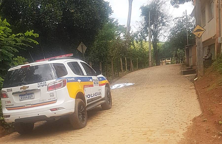 Homem e mulher são mortos a tiros em Além Paraíba